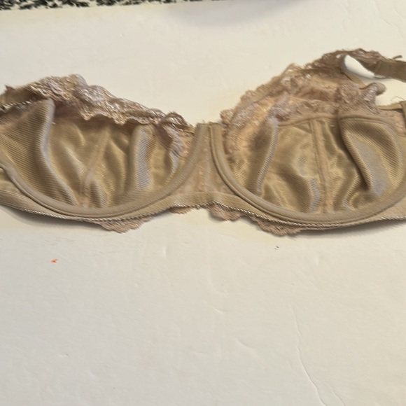 BARELY BREEZIES LACE BRA SZ 42DD - Picture 4 of 5